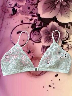 NWOT Lace Triangle Bralette - White